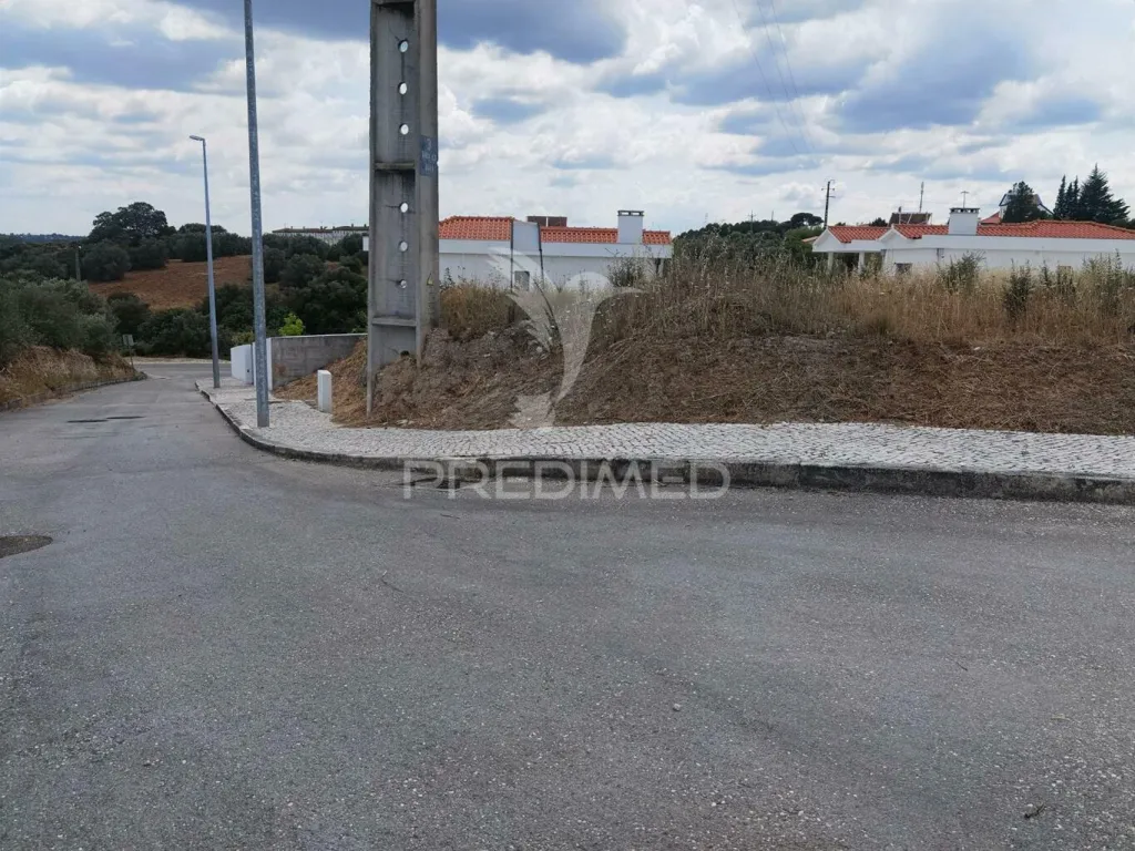 Giardino - Urban Plot with Utilities in Alcanena