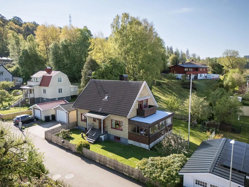 Vue aérienne - Spacious Villa with Garden in Suburban Area