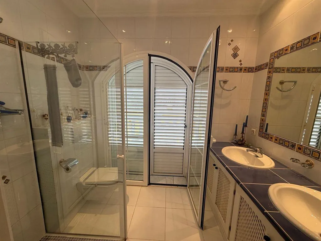 Salles de bain - Andalusian Villa with Sea View in Santa Eulalia