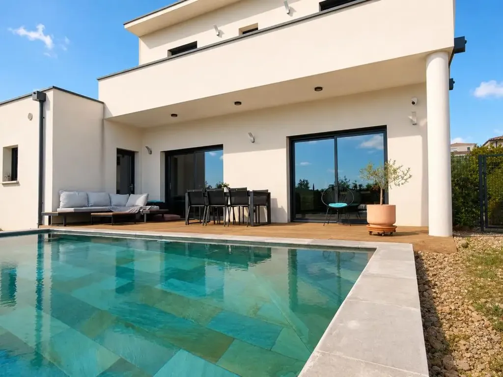 Bassein - Contemporary Villa with Pool in Nîmes
