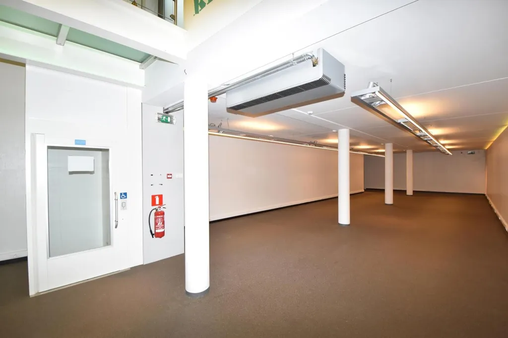 Pièces - Stockage Commercial avec Materiaillift à Kasterlee
