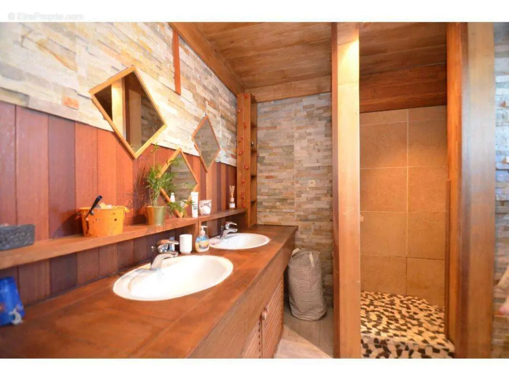 Vannitoad - Spacious House with Terraces in Coutras