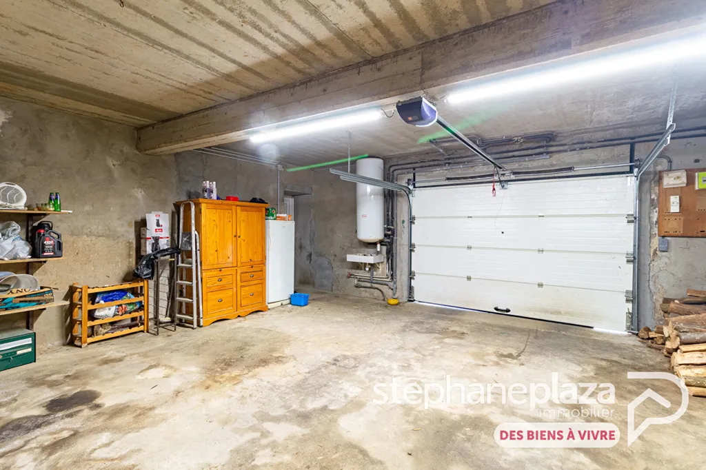 Garage - Maison de Village avec Garage au Centre de Chalamont