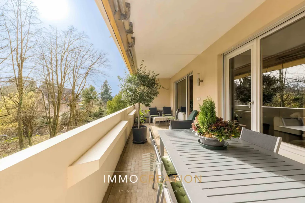 Balcon - Appartement Luxe avec Terrasse Sud à Écully