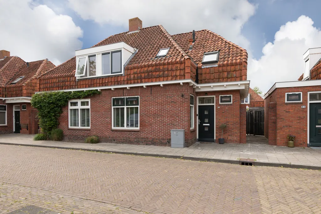 Esterno - Modernised 1930s Semi-detached House in Bolsward