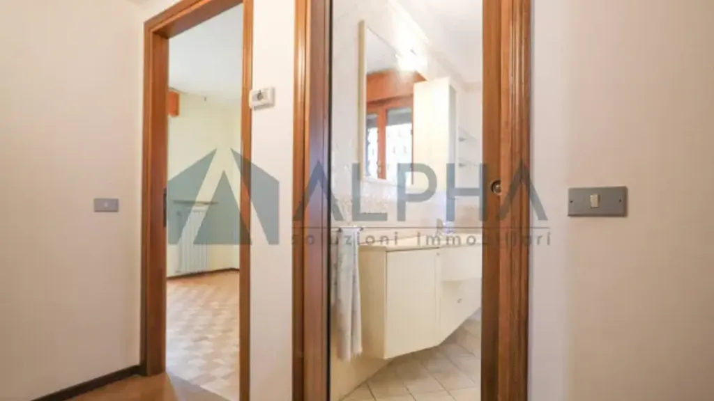 Entrée - Trilocale with Balcony and Veranda in Cesena