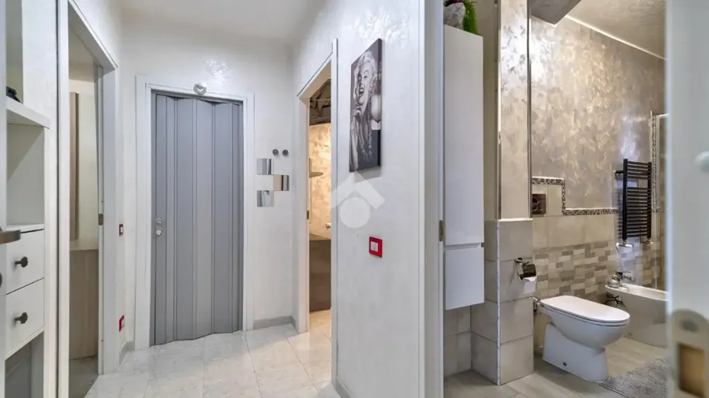 Salles de bain - Rear-Facing Apartment with Balcony in Civitavecchia