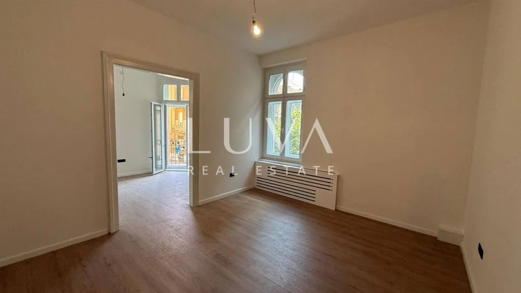 Toad - Commercial Space with Balcony in Donji Grad, Zagreb