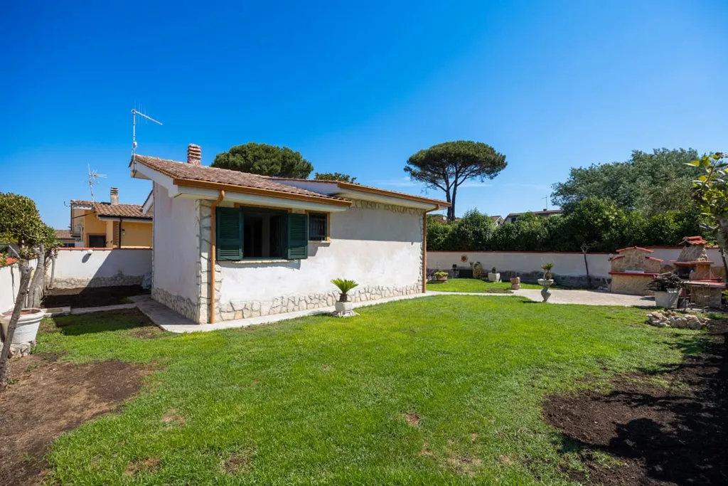 Aed - Single-Family Villa with Garden in Ardea