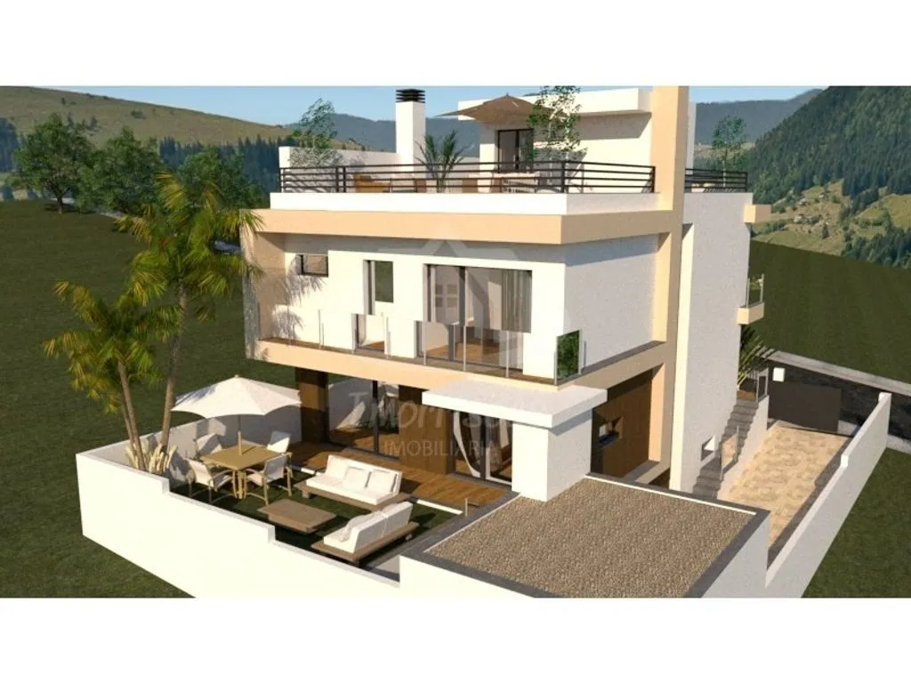 Luxury House with Rooftop in Loures