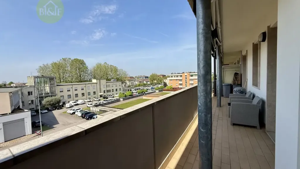 Balcon - Fully Rented Apartment with Terraces in Legnago