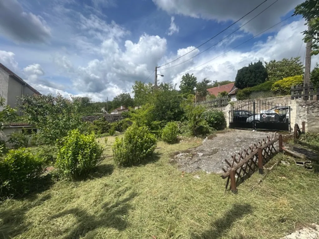 Aed - Buildable Plot with Green Setting in Marcoussis