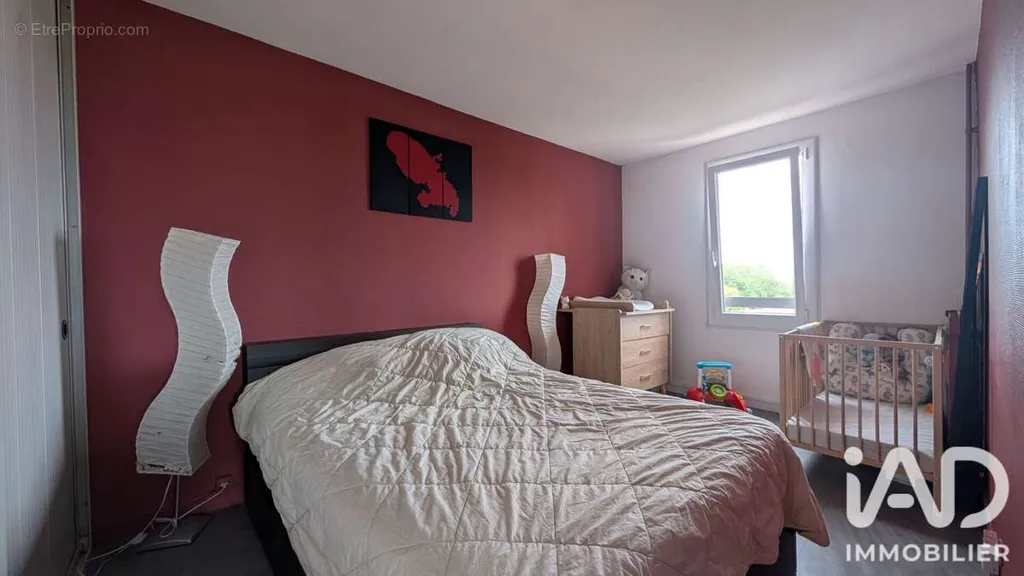 Bedrooms - T2 Apartment with Balcony in Cergy