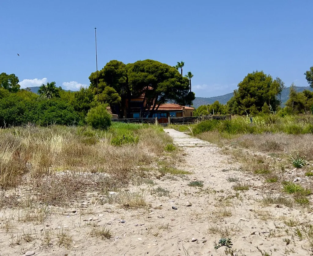Aed - Detached Villa with Seafront Access in Cabanes