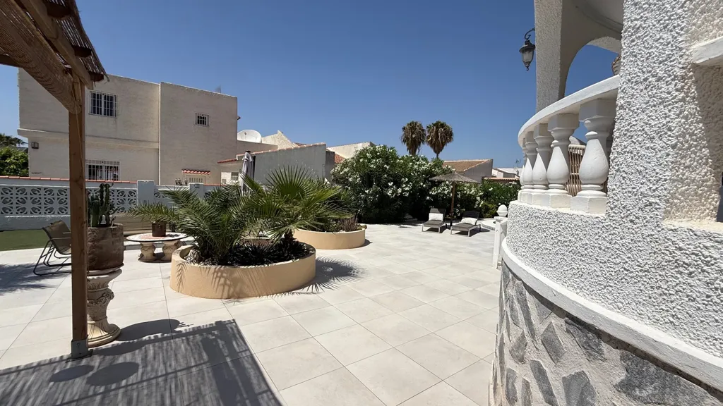Terrasse - Nordic-Style Villa with Pool in Costa Blanca