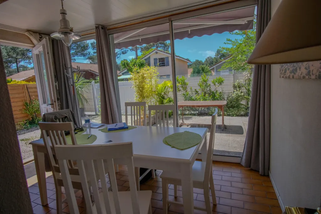 Terrasse - Maison Rénovée dans Parc de Loisirs à Gujan-Mestras