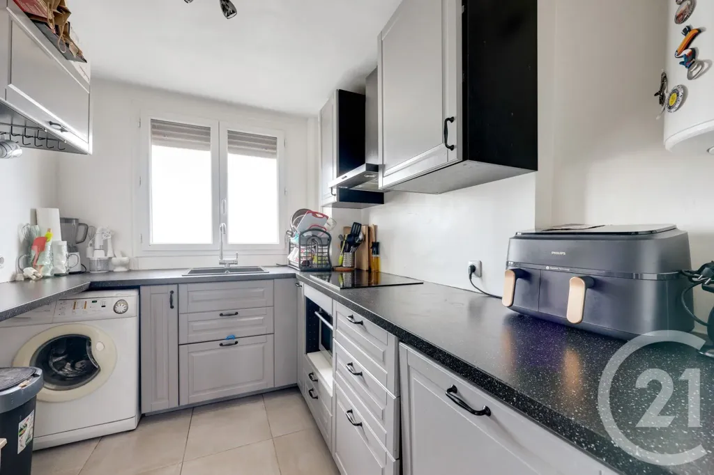 Cucina - 3-Bed Apartment with Balcony in Montreuil