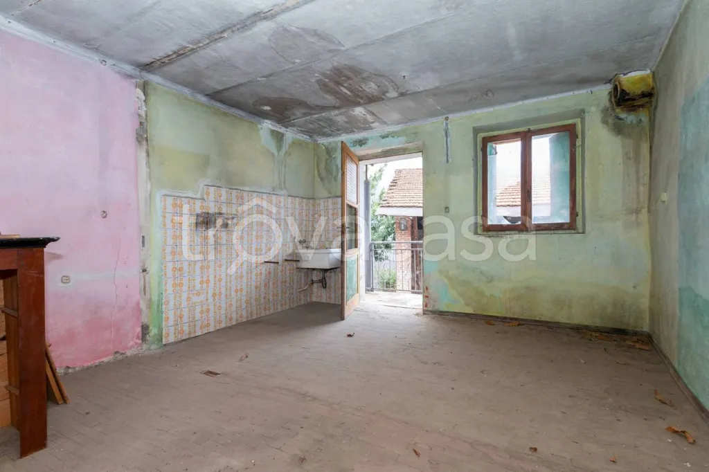Pièces - Rustic House with Private Garden in Cervasca