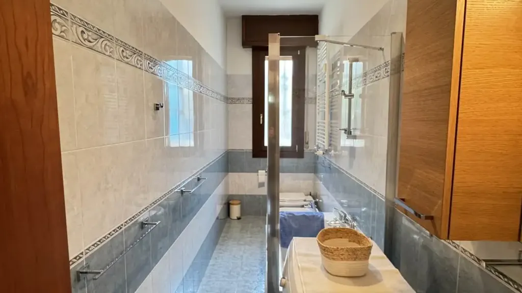 Salles de bain - 2-Bedroom Apartment with Balcony in Milan