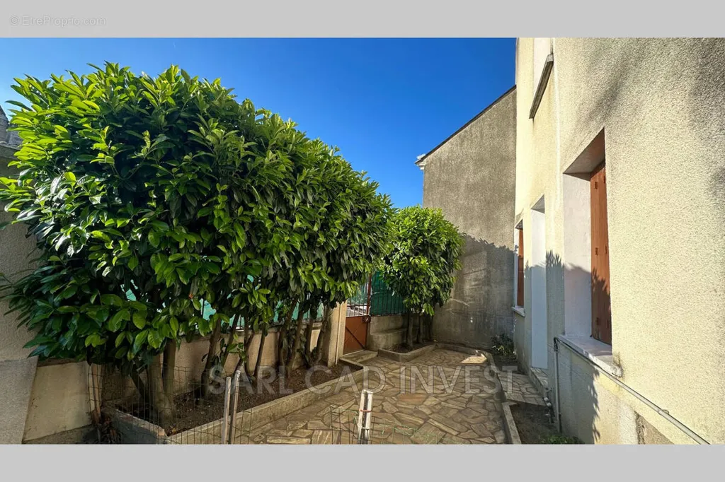 Garden - City House with Courtyard in Loches
