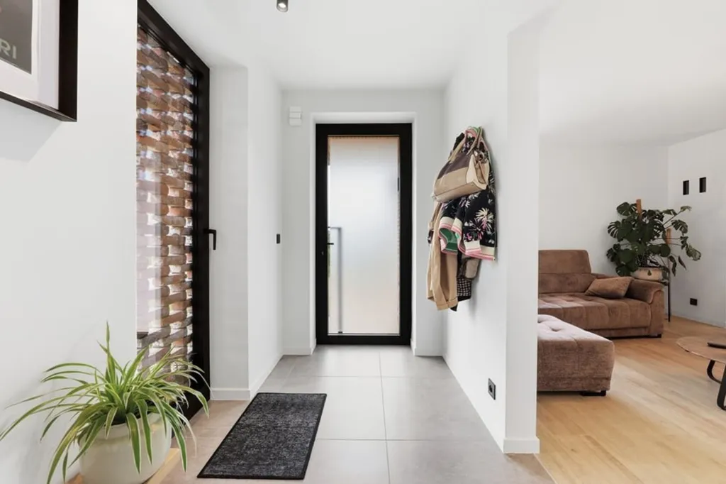 hallway_entrance