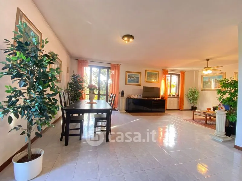 Elutuba - Three-Storey Villa with Private Garden in Mortara