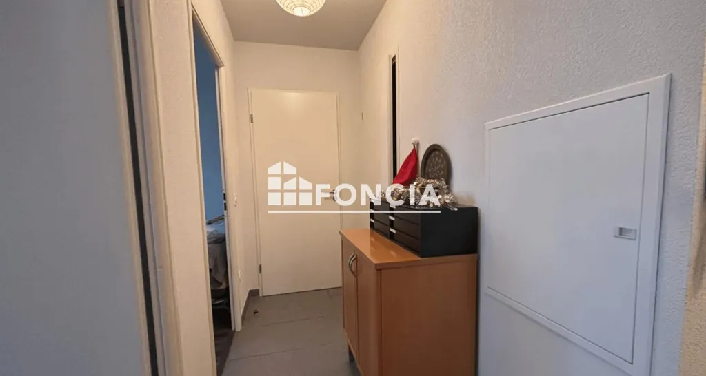 Entrée - Appartement T3 avec Balcon dans Résidence Sécurisée à Lons