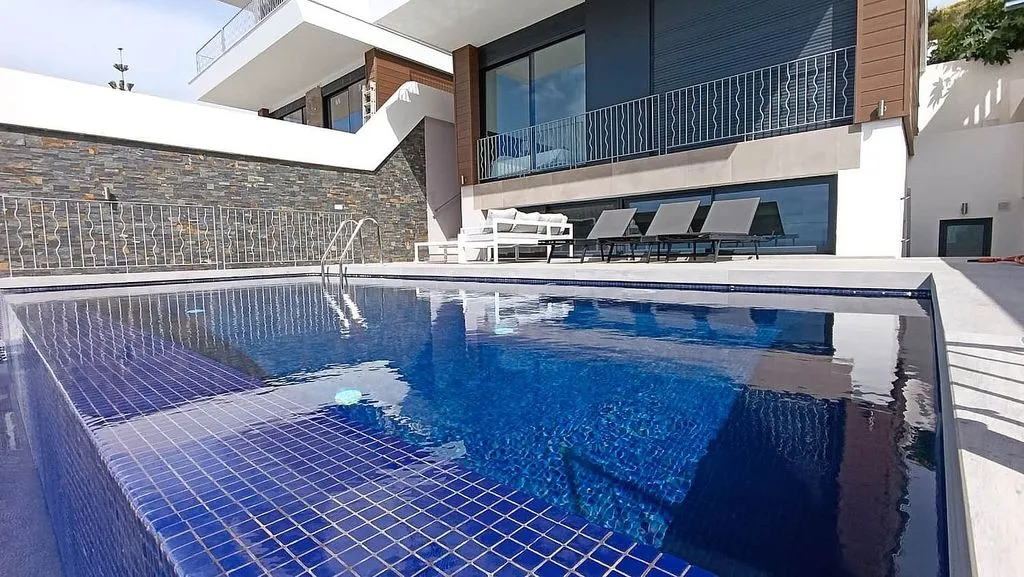 Bassein - Chalet with Infinity Pool in Nerja