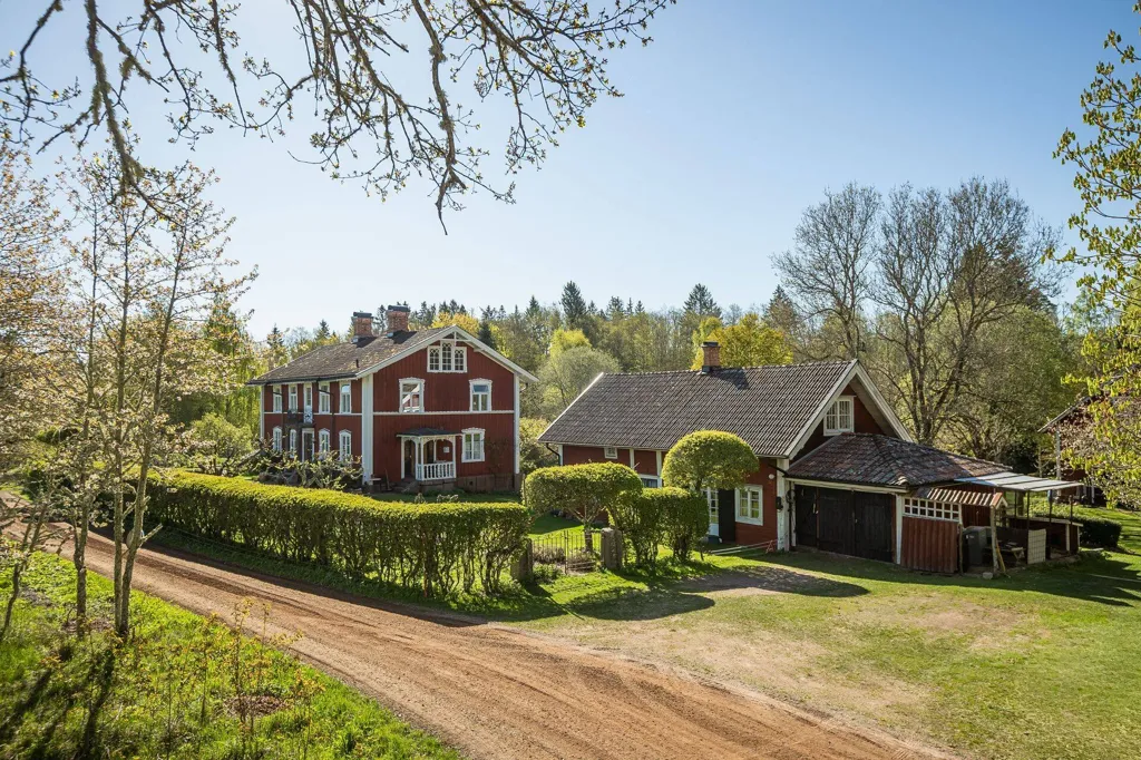 Extérieur - Generations Home with Multiple Buildings in Ödeshög