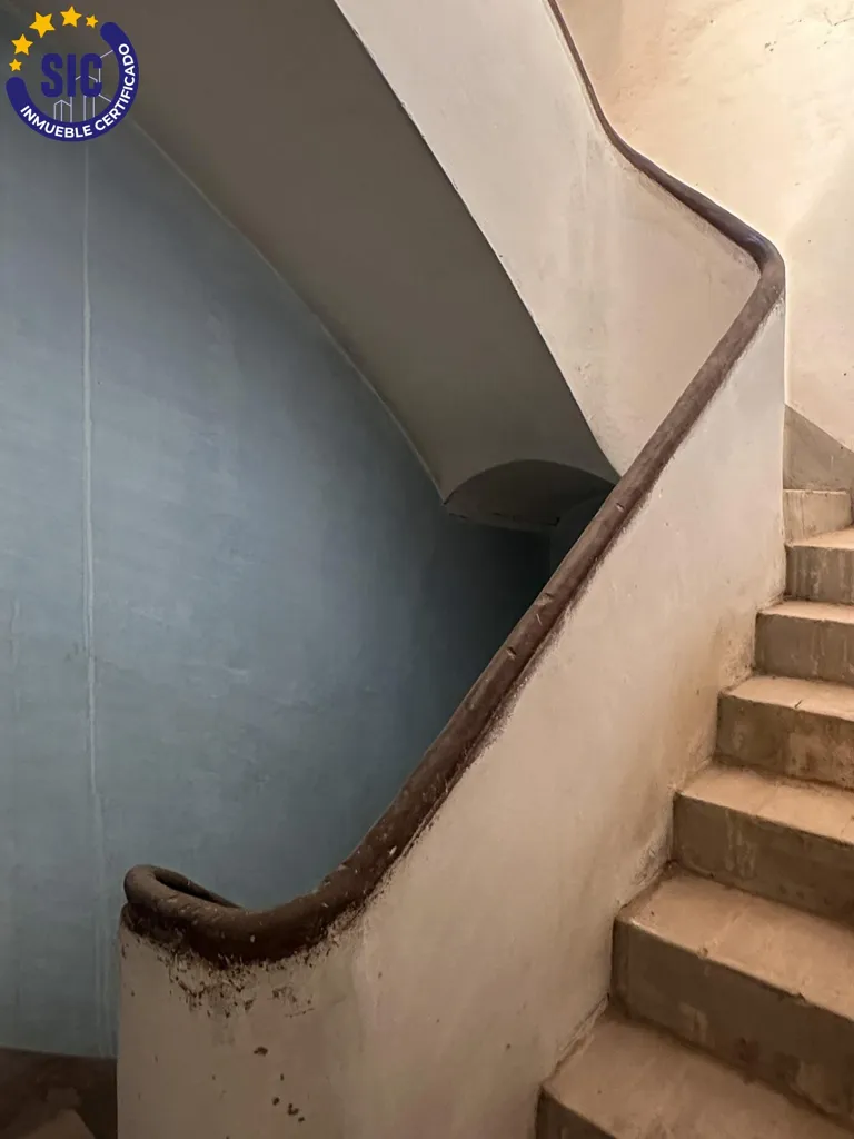 Pièces - Three-Storey House for Restoration in Castellón Centre