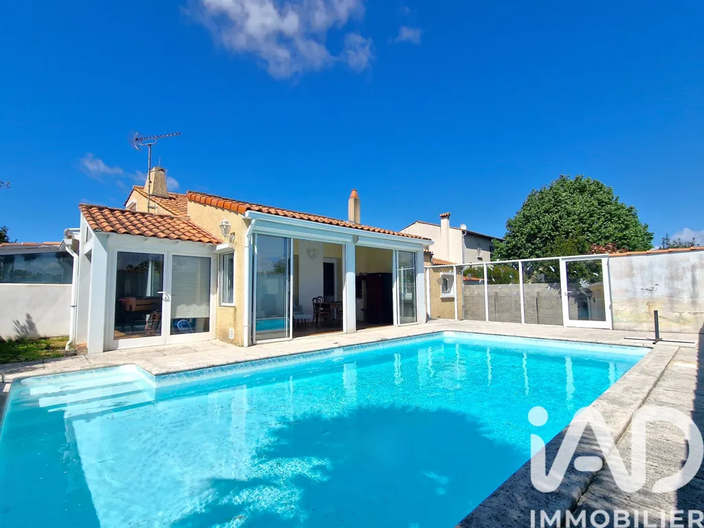 Piscine - Maison Rénovée avec Piscine près de la Plage