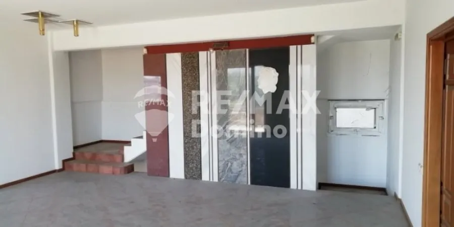 Entrée - Office for Rent with Unrestricted View in Kalochori