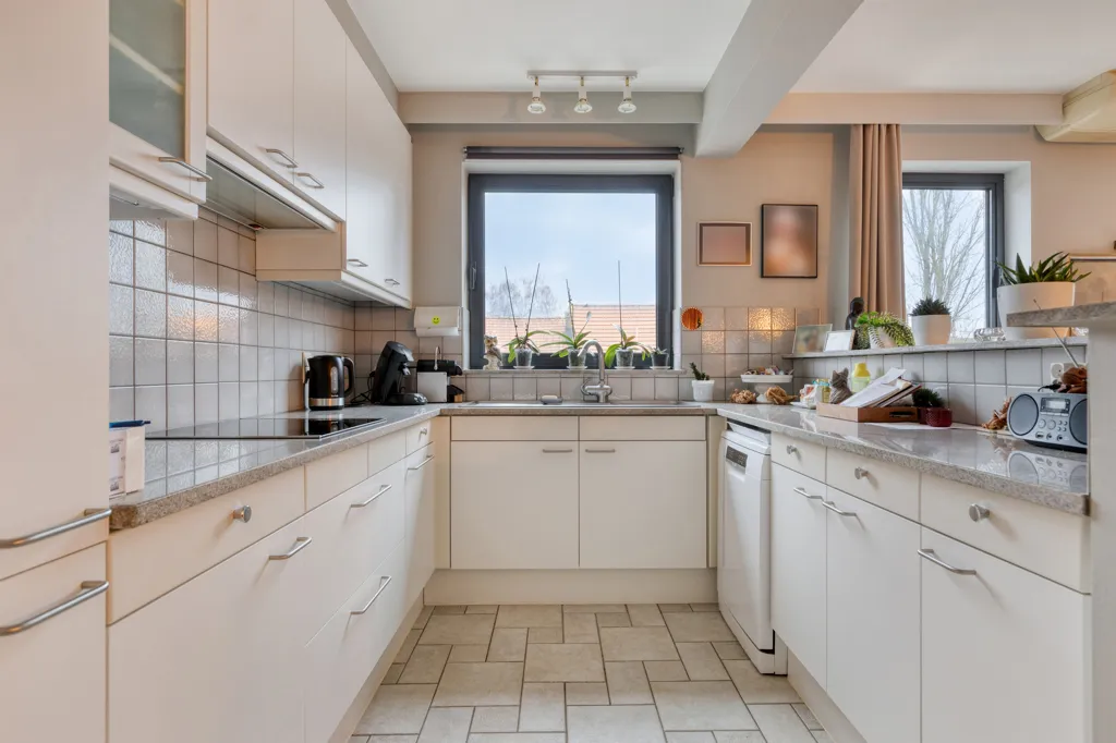 Cuisine - Appartement avec Terrasse et Garage à Schoten