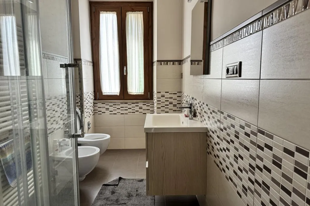 Salles de bain - Rear-Access Semi-Detached House with Mountain View in Itri