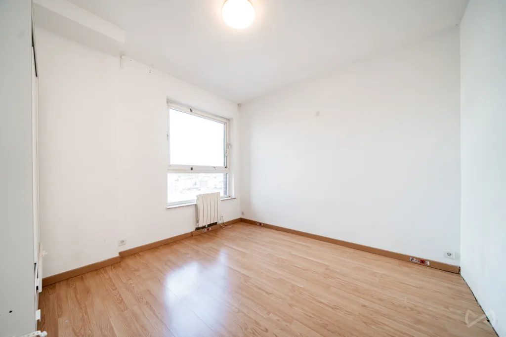 Pièces - Appartement avec Balcon dans le Centre de Charleroi