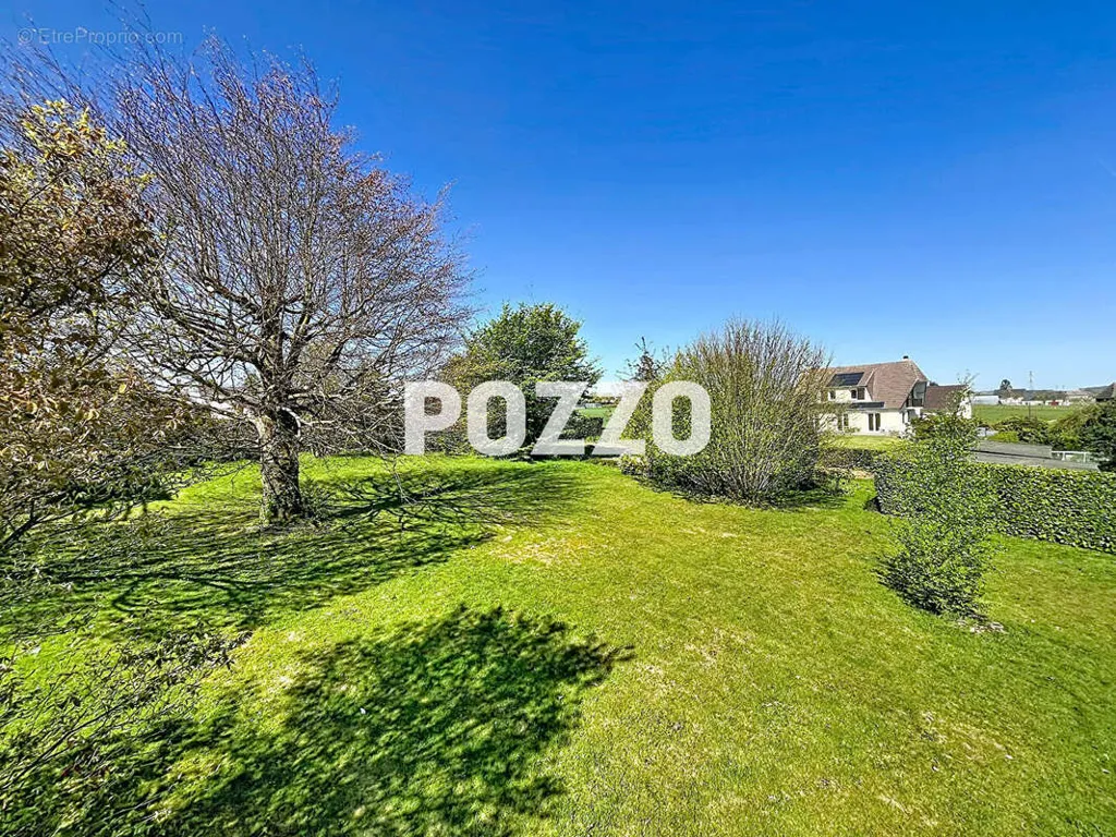 Jardin - Pavillon de Plain Pied avec Jardin à Étouvy