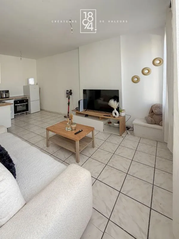 Séjour - Appartement Lumineux au Dernier Étage à Baille / Timone