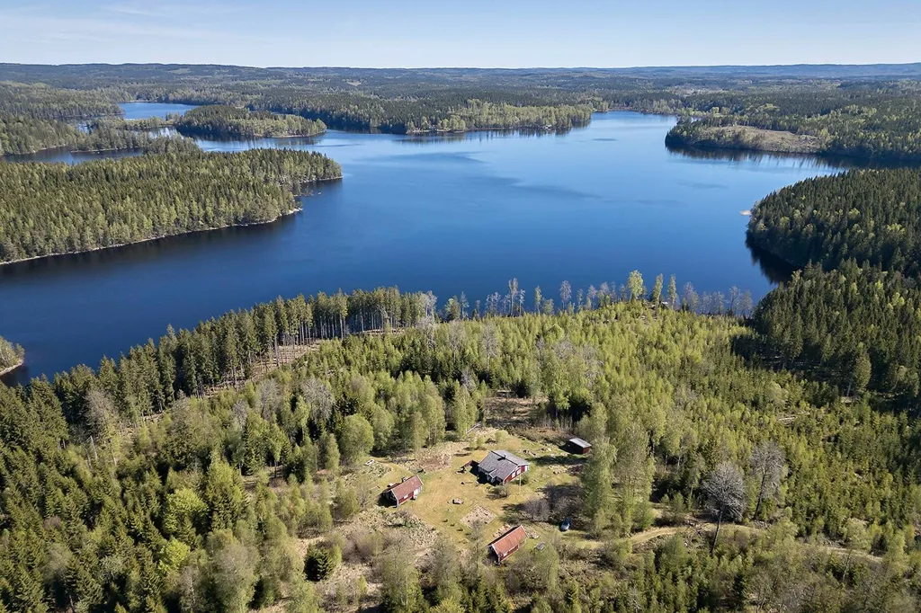 Õhuvaade - Traditional Cottage by Lake in Hillared