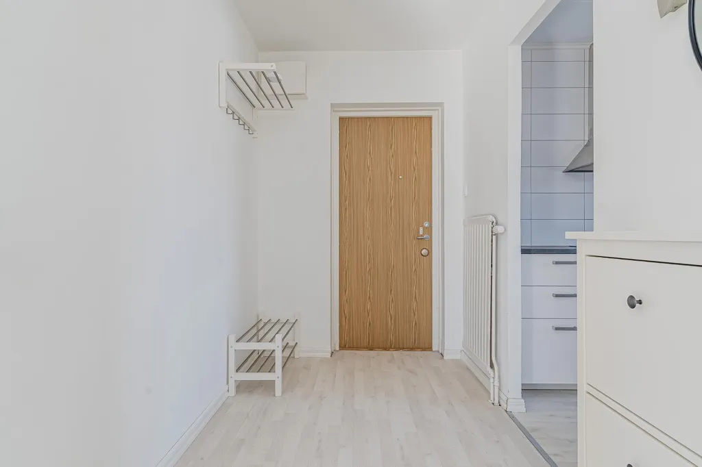 Esik - Modernised Two-Bedroom Flat with Balcony in Johannedal