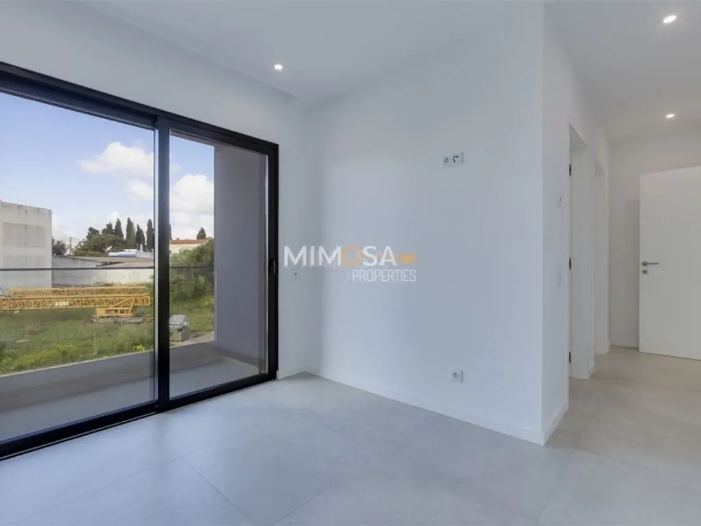 Toad - Contemporary Villa with Pool in Mexilhoeira Grande