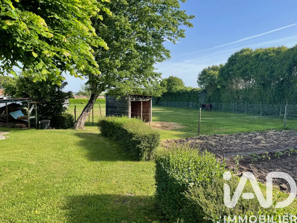 Jardin - Maison Charentaise avec Dépendances à Clam