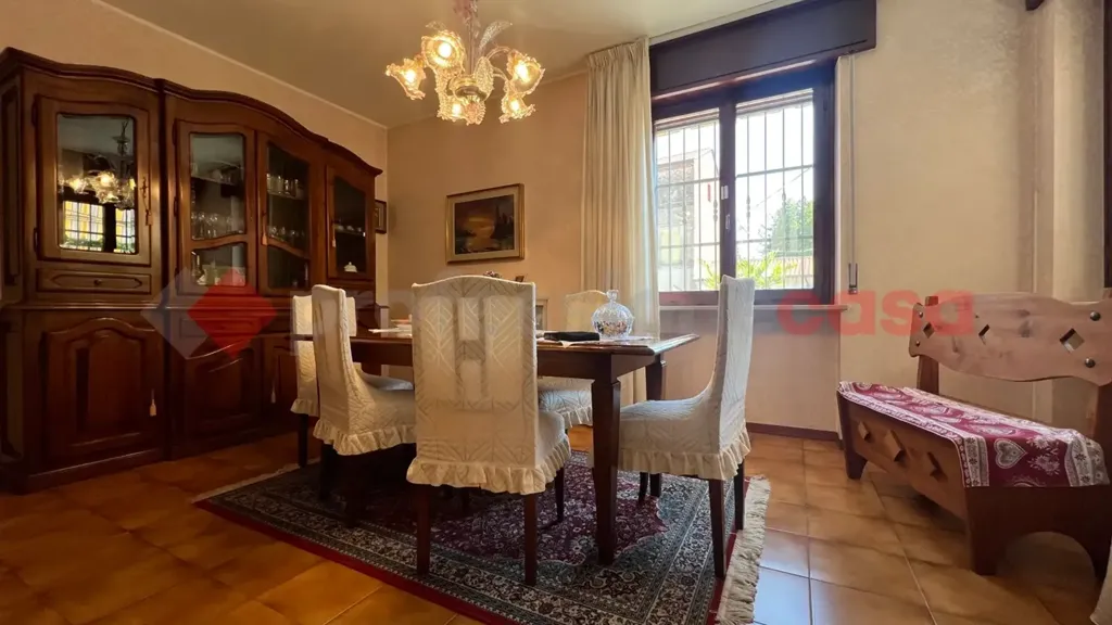 Salle à manger - Quadruplex with Balcony in Isola Rizza