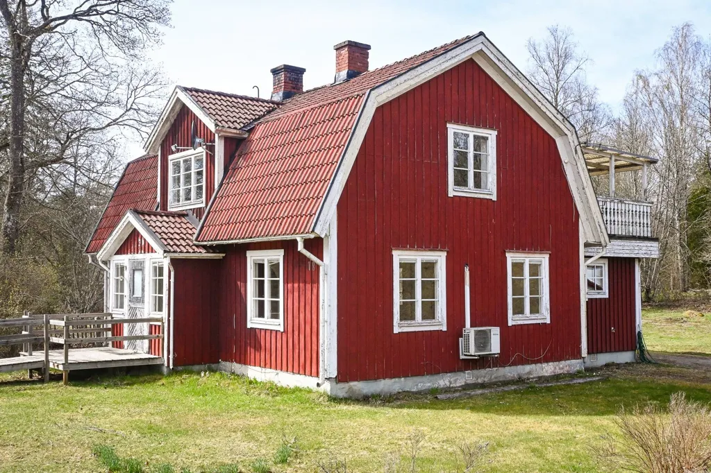 Exterior - Villa with Terrace in Algutsboda