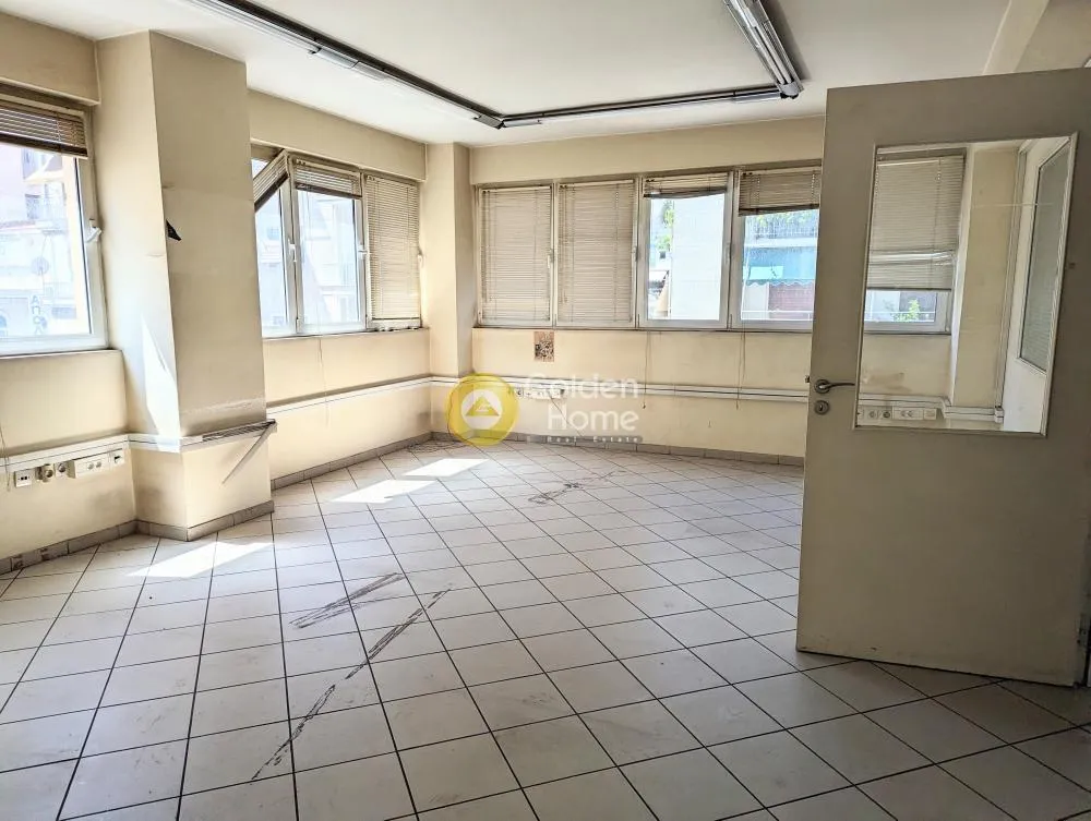 Rooms - Corner Office Building with Terrace in Plaka Square