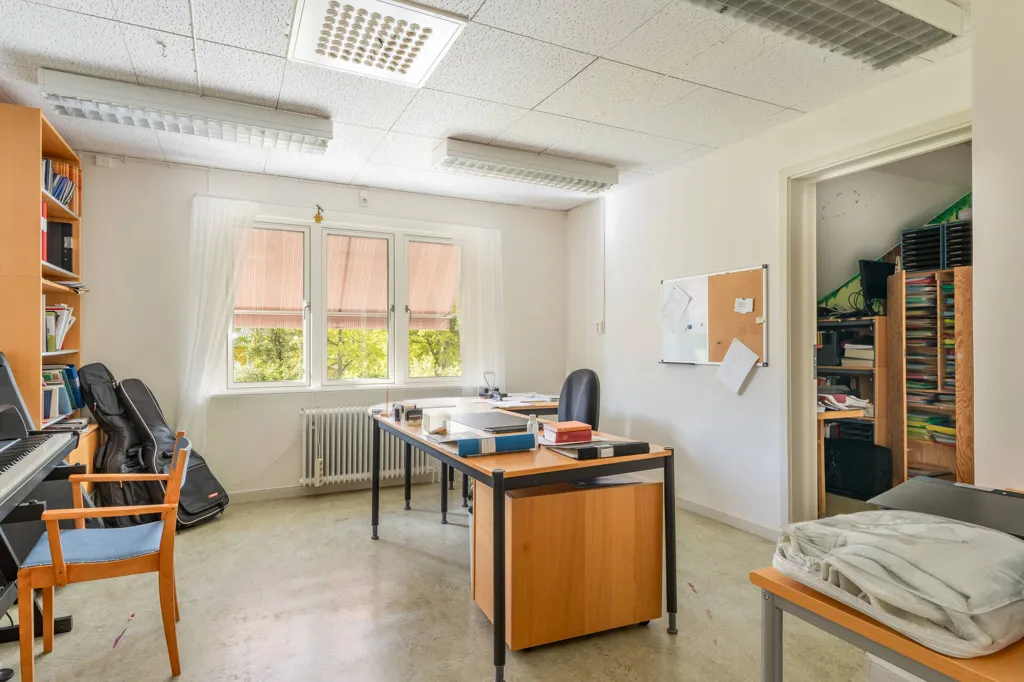 Kabinet - Characterful House with Lift in Gnesta