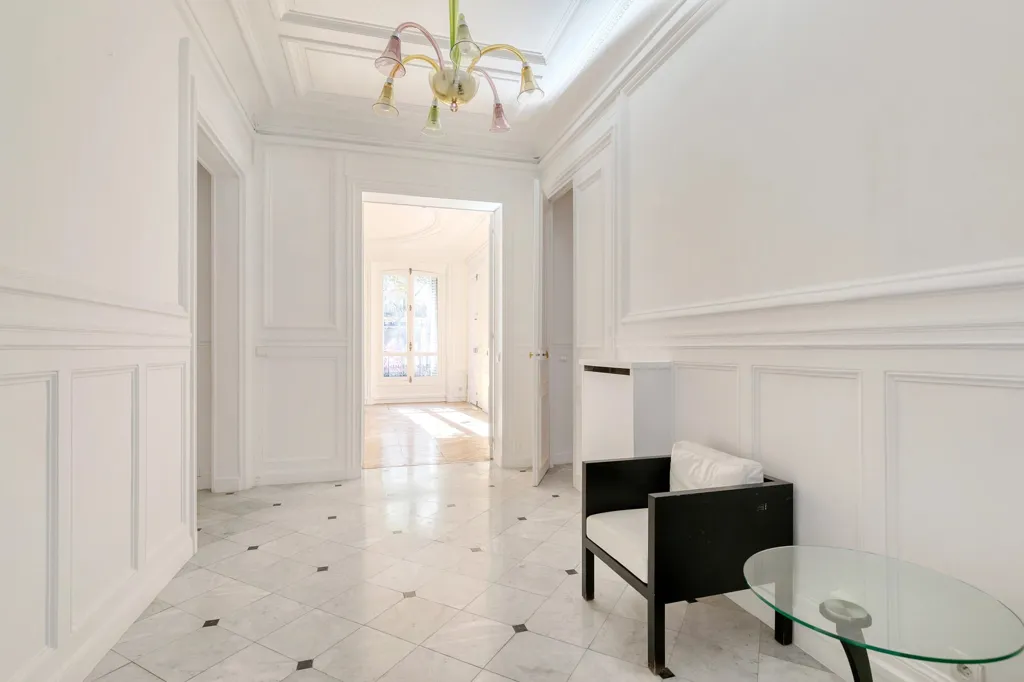 Esik - 4-Bed Apartment with Open View in Paris 6th