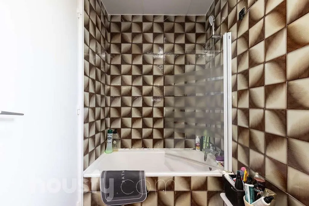 Bathrooms - Apartment with Balcony in Santa Bàrbara