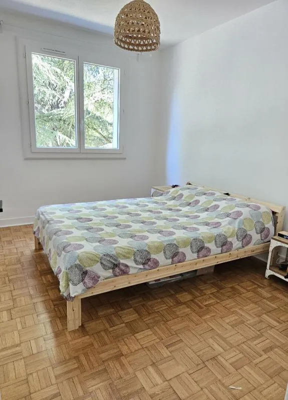 Camere da letto - Refurbished Flat with Loggia in Bourgoin-Jallieu