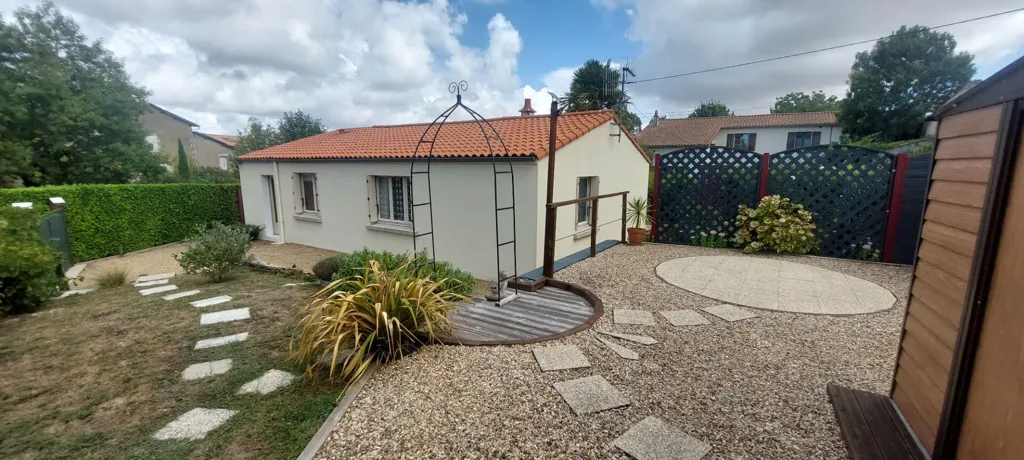Aed - Detached House with Garden in Sansais