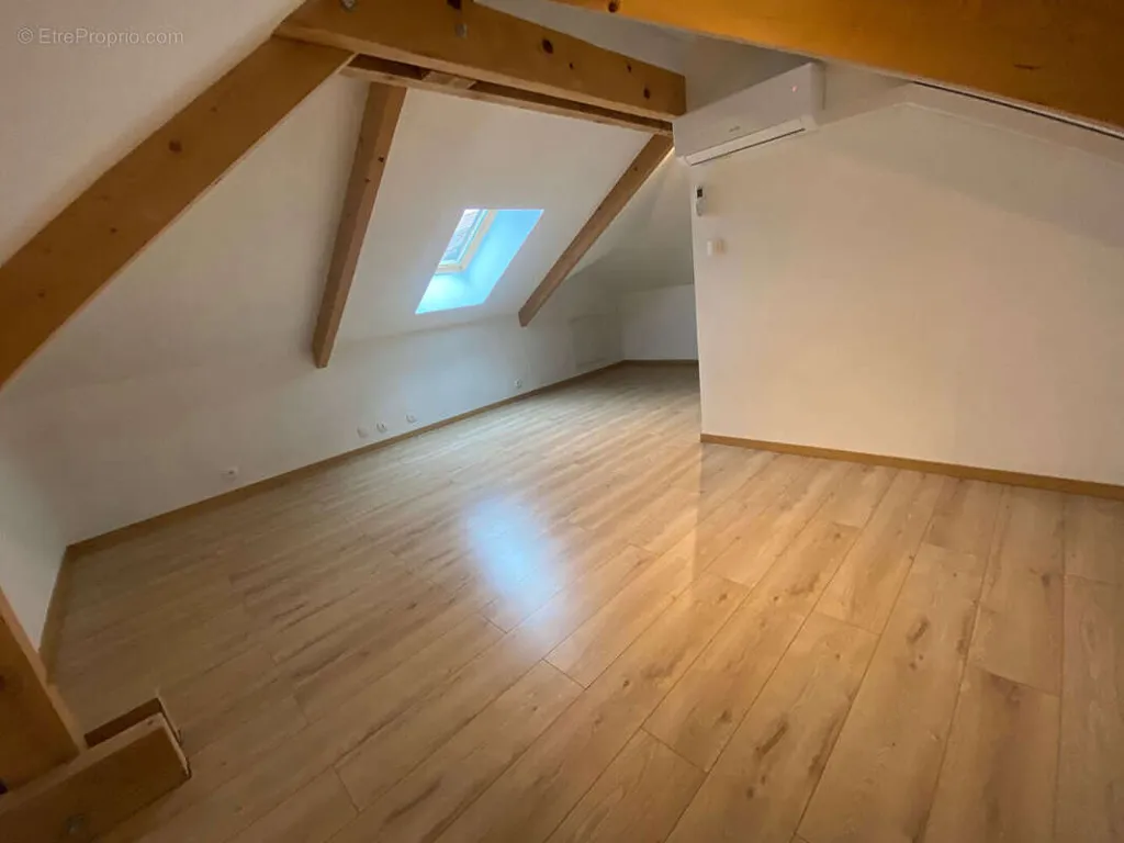 Pièces - Maison Rénovée avec Terrasse à Lons